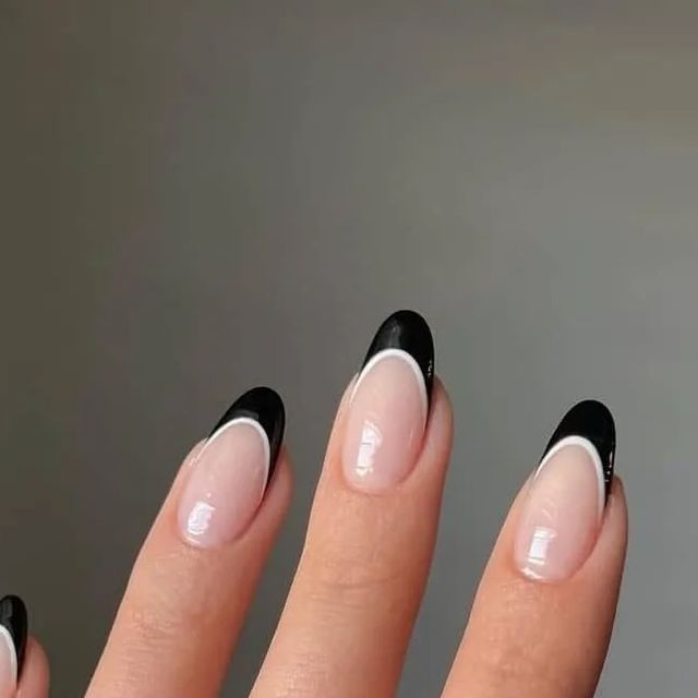 Monochrome minimalism nails