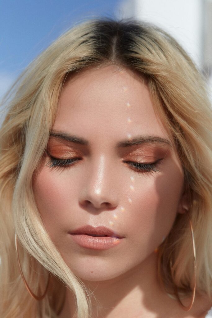 Warm Copper Eyeshadow with Nude Lips